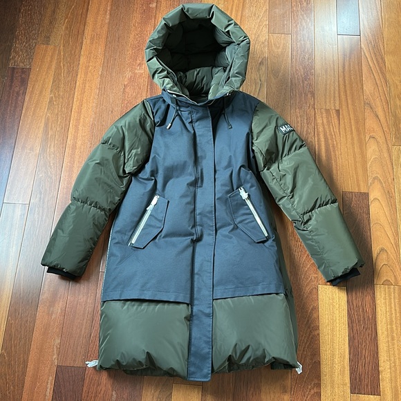 Mackage Inari-o Down Coat Two Tone Puffer Jacket Navy Green Mixed Media Parka - Picture 17 of 17